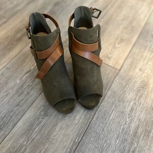 Stylish Olive Green and Brown 4” Women's Heel